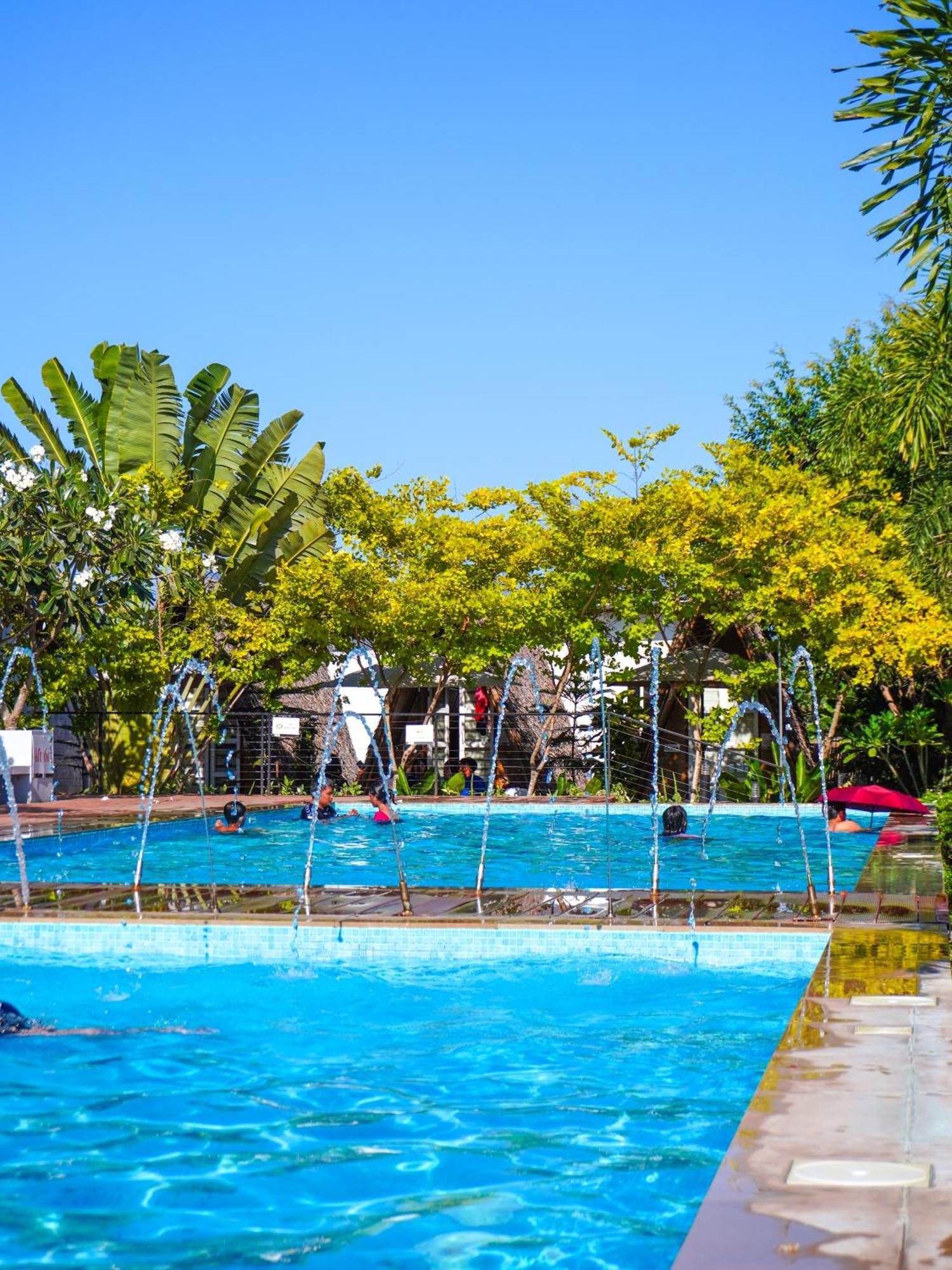 Urban Oasis Resort, Tarlac ภายนอก รูปภาพ